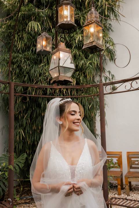 casar-casei-casamento-salão-make-vestido-noiva-madrinha-buque-brinde-aliança-penteado-fotos-fotografias-igreja-chacara-buffet-dança-banda-cerimonia-daniel-custodio-fotografo-noivo-terno-padrinho-filmagem-paje-dama-igreja-dj-drone-festa-uberlandia-minas-'