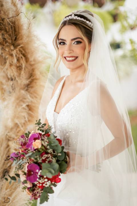 casar-casei-casamento-salão-make-vestido-noiva-madrinha-buque-brinde-aliança-penteado-fotos-fotografias-igreja-chacara-buffet-dança-banda-cerimonia-daniel-custodio-fotografo-noivo-terno-padrinho-filmagem-paje-dama-igreja-dj-drone-festa-uberlandia-minas-'