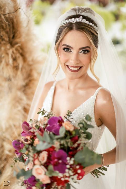 casar-casei-casamento-salão-make-vestido-noiva-madrinha-buque-brinde-aliança-penteado-fotos-fotografias-igreja-chacara-buffet-dança-banda-cerimonia-daniel-custodio-fotografo-noivo-terno-padrinho-filmagem-paje-dama-igreja-dj-drone-festa-uberlandia-minas-'