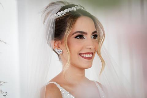 casar-casei-casamento-salão-make-vestido-noiva-madrinha-buque-brinde-aliança-penteado-fotos-fotografias-igreja-chacara-buffet-dança-banda-cerimonia-daniel-custodio-fotografo-noivo-terno-padrinho-filmagem-paje-dama-igreja-dj-drone-festa-uberlandia-minas-'