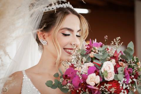 casar-casei-casamento-salão-make-vestido-noiva-madrinha-buque-brinde-aliança-penteado-fotos-fotografias-igreja-chacara-buffet-dança-banda-cerimonia-daniel-custodio-fotografo-noivo-terno-padrinho-filmagem-paje-dama-igreja-dj-drone-festa-uberlandia-minas-'