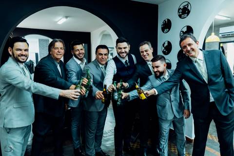 casar-casei-casamento-salão-make-vestido-noiva-madrinha-buque-brinde-aliança-penteado-fotos-fotografias-igreja-chacara-buffet-dança-banda-cerimonia-daniel-custodio-fotografo-noivo-terno-padrinho-filmagem-paje-dama-igreja-dj-drone-festa-uberlandia-minas-'