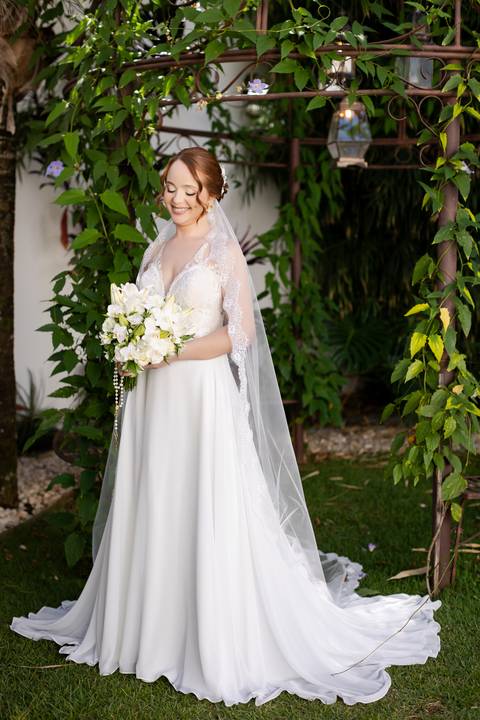 casamento-casar-noiva-make-buque-madrinha-brinde-espaço-fernanda-naves-chofer-vestido-cabelo-noivo-terno-madrinha-padrinho-daniel-custodio-uberlandia-minas-gerais-fotografo-chacara-coco-bambu-cerimonial-igreja-das-dores-decoração-musical-padre-aliança-'