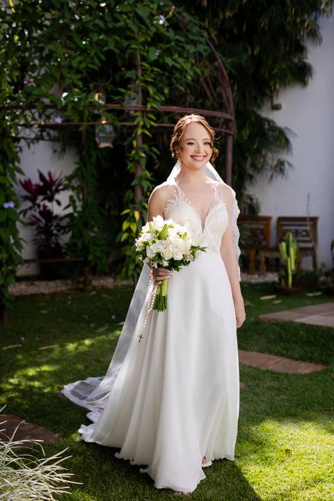 casamento-casar-noiva-make-buque-madrinha-brinde-espaço-fernanda-naves-chofer-vestido-cabelo-noivo-terno-madrinha-padrinho-daniel-custodio-uberlandia-minas-gerais-fotografo-chacara-coco-bambu-cerimonial-igreja-das-dores-decoração-musical-padre-aliança-'