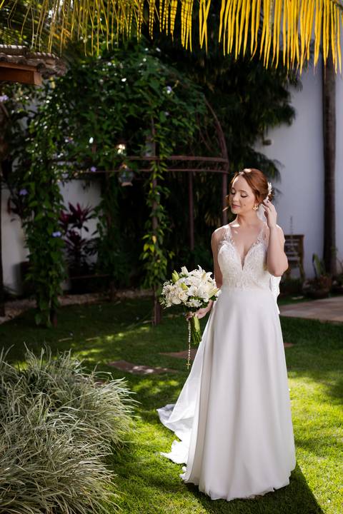 casamento-casar-noiva-make-buque-madrinha-brinde-espaço-fernanda-naves-chofer-vestido-cabelo-noivo-terno-madrinha-padrinho-daniel-custodio-uberlandia-minas-gerais-fotografo-chacara-coco-bambu-cerimonial-igreja-das-dores-decoração-musical-padre-aliança-'