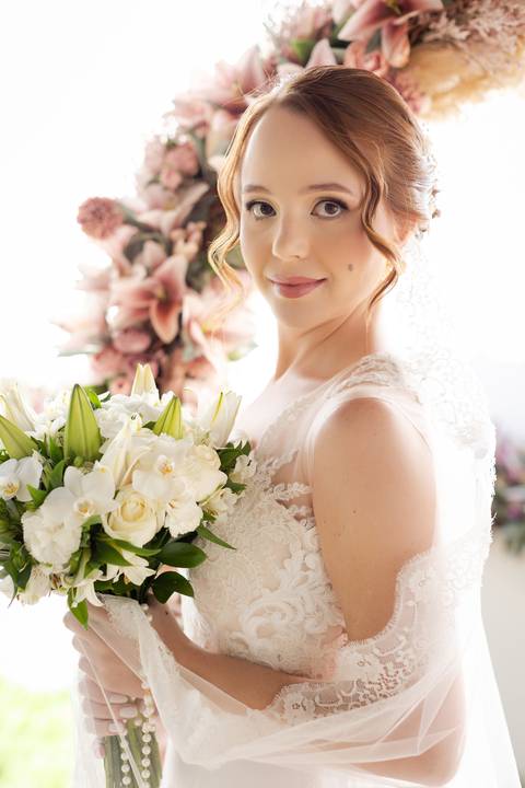 casamento-casar-noiva-make-buque-madrinha-brinde-espaço-fernanda-naves-chofer-vestido-cabelo-noivo-terno-madrinha-padrinho-daniel-custodio-uberlandia-minas-gerais-fotografo-chacara-coco-bambu-cerimonial-igreja-das-dores-decoração-musical-padre-aliança-'