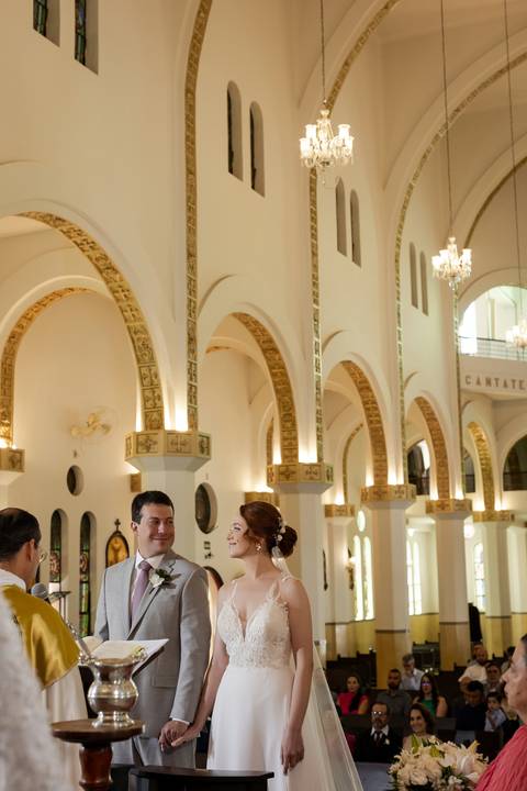 casamento-casar-noiva-make-buque-madrinha-brinde-espaço-fernanda-naves-chofer-vestido-cabelo-noivo-terno-madrinha-padrinho-daniel-custodio-uberlandia-minas-gerais-fotografo-chacara-coco-bambu-cerimonial-igreja-das-dores-decoração-musical-padre-aliança-'