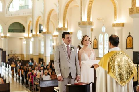 casamento-casar-noiva-make-buque-madrinha-brinde-espaço-fernanda-naves-chofer-vestido-cabelo-noivo-terno-madrinha-padrinho-daniel-custodio-uberlandia-minas-gerais-fotografo-chacara-coco-bambu-cerimonial-igreja-das-dores-decoração-musical-padre-aliança-'