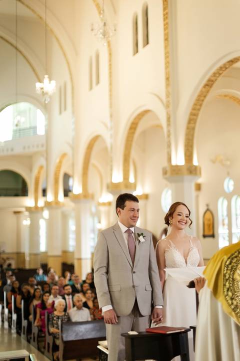 casamento-casar-noiva-make-buque-madrinha-brinde-espaço-fernanda-naves-chofer-vestido-cabelo-noivo-terno-madrinha-padrinho-daniel-custodio-uberlandia-minas-gerais-fotografo-chacara-coco-bambu-cerimonial-igreja-das-dores-decoração-musical-padre-aliança-'