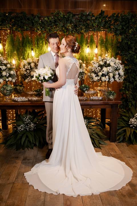 casamento-casar-noiva-make-buque-madrinha-brinde-espaço-fernanda-naves-chofer-vestido-cabelo-noivo-terno-madrinha-padrinho-daniel-custodio-uberlandia-minas-gerais-fotografo-chacara-coco-bambu-cerimonial-igreja-das-dores-decoração-musical-padre-aliança-'