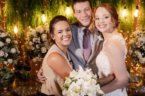 casamento-casar-noiva-make-buque-madrinha-brinde-espaço-fernanda-naves-chofer-vestido-cabelo-noivo-terno-madrinha-padrinho-daniel-custodio-uberlandia-minas-gerais-fotografo-chacara-coco-bambu-cerimonial-igreja-das-dores-decoração-musical-padre-aliança-'