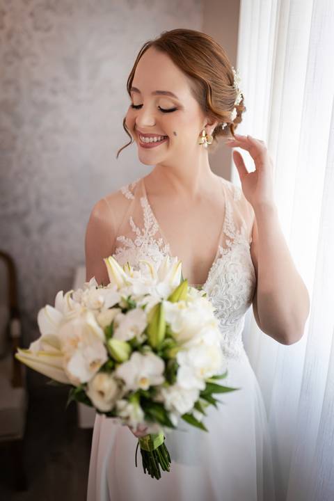 casamento-casar-noiva-make-buque-madrinha-brinde-espaço-fernanda-naves-chofer-vestido-cabelo-noivo-terno-madrinha-padrinho-daniel-custodio-uberlandia-minas-gerais-fotografo-chacara-coco-bambu-cerimonial-igreja-das-dores-decoração-musical-padre-aliança-'