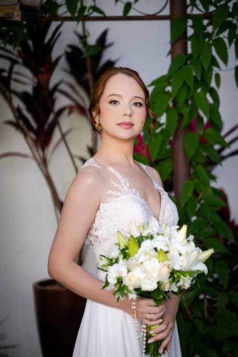 casamento-casar-noiva-make-buque-madrinha-brinde-espaço-fernanda-naves-chofer-vestido-cabelo-noivo-terno-madrinha-padrinho-daniel-custodio-uberlandia-minas-gerais-fotografo-chacara-coco-bambu-cerimonial-igreja-das-dores-decoração-musical-padre-aliança-'