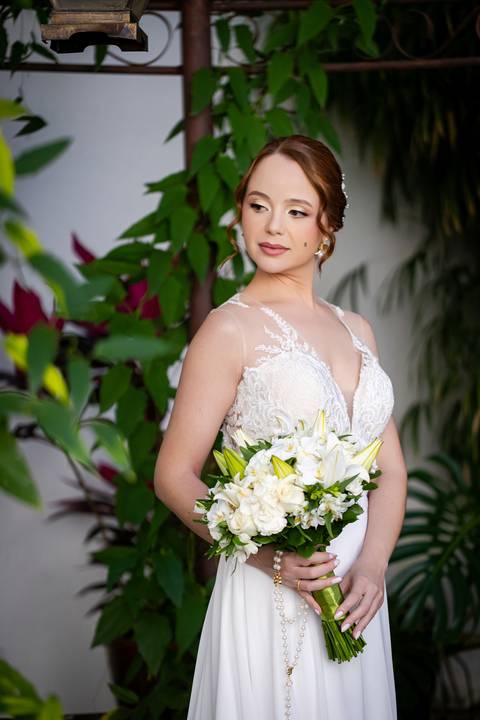 casamento-casar-noiva-make-buque-madrinha-brinde-espaço-fernanda-naves-chofer-vestido-cabelo-noivo-terno-madrinha-padrinho-daniel-custodio-uberlandia-minas-gerais-fotografo-chacara-coco-bambu-cerimonial-igreja-das-dores-decoração-musical-padre-aliança-'