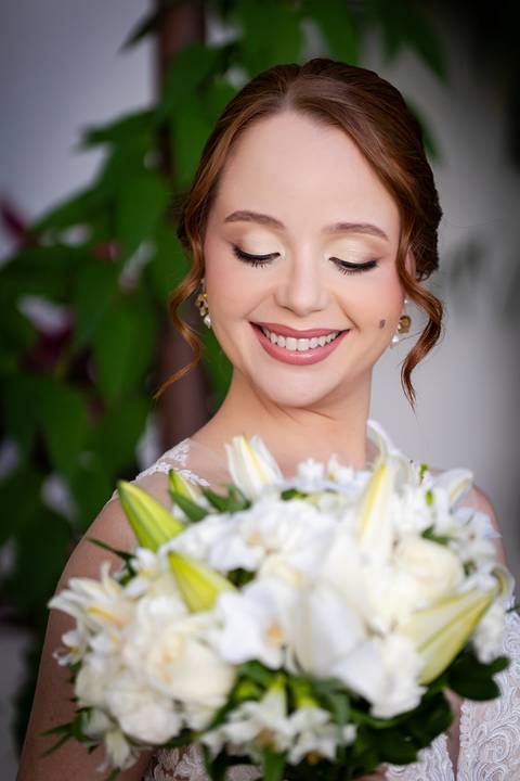 casamento-casar-noiva-make-buque-madrinha-brinde-espaço-fernanda-naves-chofer-vestido-cabelo-noivo-terno-madrinha-padrinho-daniel-custodio-uberlandia-minas-gerais-fotografo-chacara-coco-bambu-cerimonial-igreja-das-dores-decoração-musical-padre-aliança-'