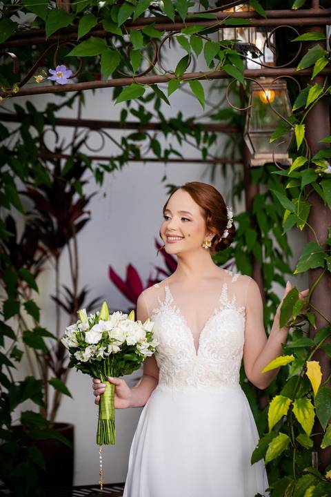 casamento-casar-noiva-make-buque-madrinha-brinde-espaço-fernanda-naves-chofer-vestido-cabelo-noivo-terno-madrinha-padrinho-daniel-custodio-uberlandia-minas-gerais-fotografo-chacara-coco-bambu-cerimonial-igreja-das-dores-decoração-musical-padre-aliança-'