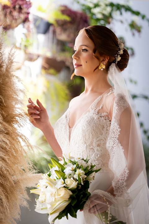 casamento-casar-noiva-make-buque-madrinha-brinde-espaço-fernanda-naves-chofer-vestido-cabelo-noivo-terno-madrinha-padrinho-daniel-custodio-uberlandia-minas-gerais-fotografo-chacara-coco-bambu-cerimonial-igreja-das-dores-decoração-musical-padre-aliança-'