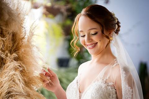 casamento-casar-noiva-make-buque-madrinha-brinde-espaço-fernanda-naves-chofer-vestido-cabelo-noivo-terno-madrinha-padrinho-daniel-custodio-uberlandia-minas-gerais-fotografo-chacara-coco-bambu-cerimonial-igreja-das-dores-decoração-musical-padre-aliança-'