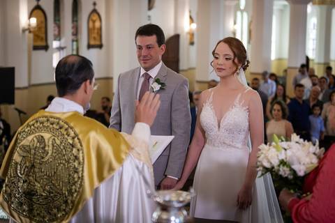 casamento-casar-noiva-make-buque-madrinha-brinde-espaço-fernanda-naves-chofer-vestido-cabelo-noivo-terno-madrinha-padrinho-daniel-custodio-uberlandia-minas-gerais-fotografo-chacara-coco-bambu-cerimonial-igreja-das-dores-decoração-musical-padre-aliança-'