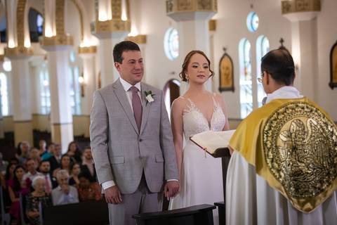 casamento-casar-noiva-make-buque-madrinha-brinde-espaço-fernanda-naves-chofer-vestido-cabelo-noivo-terno-madrinha-padrinho-daniel-custodio-uberlandia-minas-gerais-fotografo-chacara-coco-bambu-cerimonial-igreja-das-dores-decoração-musical-padre-aliança-'