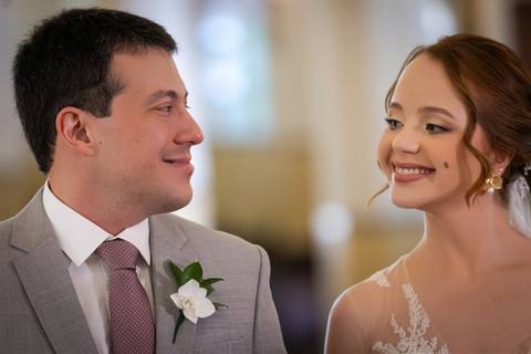 casamento-casar-noiva-make-buque-madrinha-brinde-espaço-fernanda-naves-chofer-vestido-cabelo-noivo-terno-madrinha-padrinho-daniel-custodio-uberlandia-minas-gerais-fotografo-chacara-coco-bambu-cerimonial-igreja-das-dores-decoração-musical-padre-aliança-'