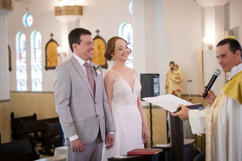 casamento-casar-noiva-make-buque-madrinha-brinde-espaço-fernanda-naves-chofer-vestido-cabelo-noivo-terno-madrinha-padrinho-daniel-custodio-uberlandia-minas-gerais-fotografo-chacara-coco-bambu-cerimonial-igreja-das-dores-decoração-musical-padre-aliança-'