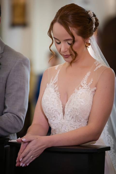 casamento-casar-noiva-make-buque-madrinha-brinde-espaço-fernanda-naves-chofer-vestido-cabelo-noivo-terno-madrinha-padrinho-daniel-custodio-uberlandia-minas-gerais-fotografo-chacara-coco-bambu-cerimonial-igreja-das-dores-decoração-musical-padre-aliança-'