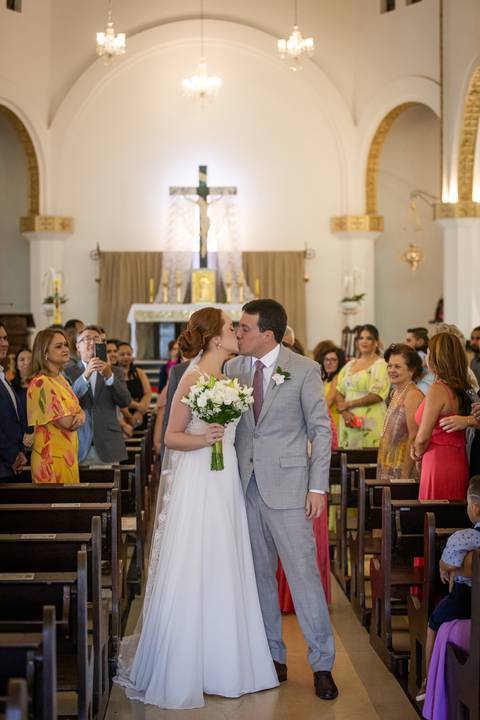 casamento-casar-noiva-make-buque-madrinha-brinde-espaço-fernanda-naves-chofer-vestido-cabelo-noivo-terno-madrinha-padrinho-daniel-custodio-uberlandia-minas-gerais-fotografo-chacara-coco-bambu-cerimonial-igreja-das-dores-decoração-musical-padre-aliança-'
