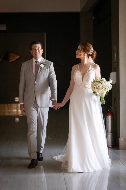 casamento-casar-noiva-make-buque-madrinha-brinde-espaço-fernanda-naves-chofer-vestido-cabelo-noivo-terno-madrinha-padrinho-daniel-custodio-uberlandia-minas-gerais-fotografo-chacara-coco-bambu-cerimonial-igreja-das-dores-decoração-musical-padre-aliança-'