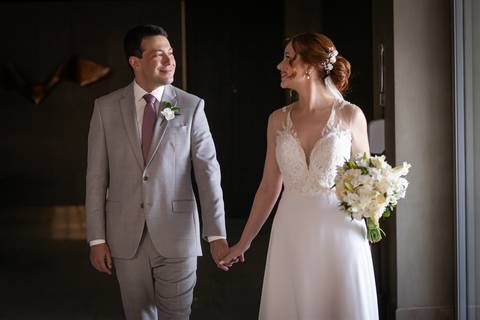 casamento-casar-noiva-make-buque-madrinha-brinde-espaço-fernanda-naves-chofer-vestido-cabelo-noivo-terno-madrinha-padrinho-daniel-custodio-uberlandia-minas-gerais-fotografo-chacara-coco-bambu-cerimonial-igreja-das-dores-decoração-musical-padre-aliança-'