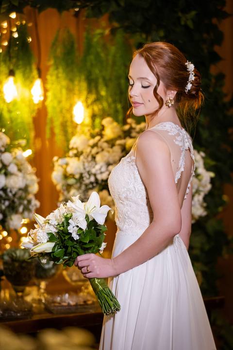 casamento-casar-noiva-make-buque-madrinha-brinde-espaço-fernanda-naves-chofer-vestido-cabelo-noivo-terno-madrinha-padrinho-daniel-custodio-uberlandia-minas-gerais-fotografo-chacara-coco-bambu-cerimonial-igreja-das-dores-decoração-musical-padre-aliança-'