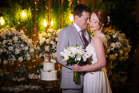 casamento-casar-noiva-make-buque-madrinha-brinde-espaço-fernanda-naves-chofer-vestido-cabelo-noivo-terno-madrinha-padrinho-daniel-custodio-uberlandia-minas-gerais-fotografo-chacara-coco-bambu-cerimonial-igreja-das-dores-decoração-musical-padre-aliança-'