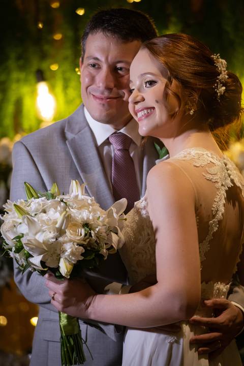 casamento-casar-noiva-make-buque-madrinha-brinde-espaço-fernanda-naves-chofer-vestido-cabelo-noivo-terno-madrinha-padrinho-daniel-custodio-uberlandia-minas-gerais-fotografo-chacara-coco-bambu-cerimonial-igreja-das-dores-decoração-musical-padre-aliança-'