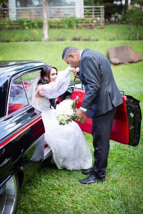 casamento-casar-cerimonia-make-noiva-noivo-vestido-terno-maquiagem-buque-vestido-daniel-custodio-fotografo-fotos-chacara-po-do-sol-uberlandia-minas-madrinha-padrinho-carro-lua-de-mel-banda-wedding-buffet-cerimonial-louge-brinde-doce-psita-dj-pista-love'