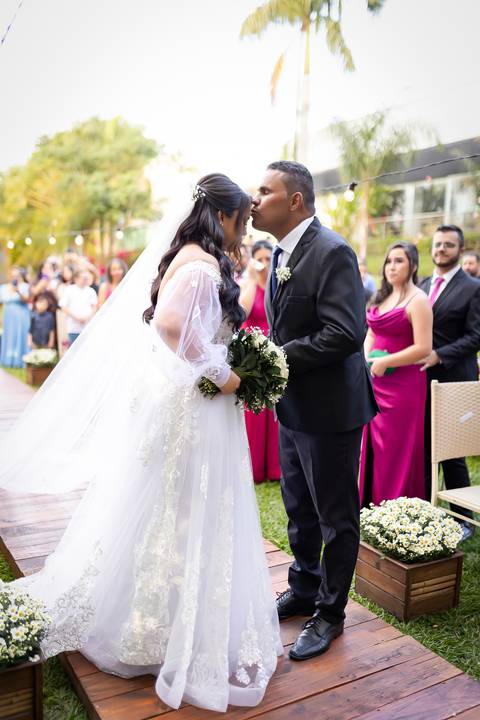 casamento-casar-cerimonia-make-noiva-noivo-vestido-terno-maquiagem-buque-vestido-daniel-custodio-fotografo-fotos-chacara-po-do-sol-uberlandia-minas-madrinha-padrinho-carro-lua-de-mel-banda-wedding-buffet-cerimonial-louge-brinde-doce-psita-dj-pista-love'