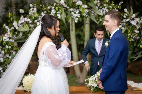 casamento-casar-cerimonia-make-noiva-noivo-vestido-terno-maquiagem-buque-vestido-daniel-custodio-fotografo-fotos-chacara-po-do-sol-uberlandia-minas-madrinha-padrinho-carro-lua-de-mel-banda-wedding-buffet-cerimonial-louge-brinde-doce-psita-dj-pista-love'