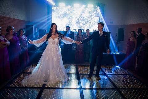 casamento-casar-cerimonia-make-noiva-noivo-vestido-terno-maquiagem-buque-vestido-daniel-custodio-fotografo-fotos-chacara-po-do-sol-uberlandia-minas-madrinha-padrinho-carro-lua-de-mel-banda-wedding-buffet-cerimonial-louge-brinde-doce-psita-dj-pista-love'