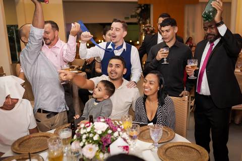 casamento-casar-cerimonia-make-noiva-noivo-vestido-terno-maquiagem-buque-vestido-daniel-custodio-fotografo-fotos-chacara-po-do-sol-uberlandia-minas-madrinha-padrinho-carro-lua-de-mel-banda-wedding-buffet-cerimonial-louge-brinde-doce-psita-dj-pista-love'