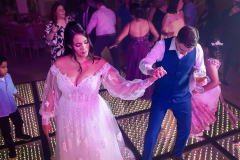 casamento-casar-cerimonia-make-noiva-noivo-vestido-terno-maquiagem-buque-vestido-daniel-custodio-fotografo-fotos-chacara-po-do-sol-uberlandia-minas-madrinha-padrinho-carro-lua-de-mel-banda-wedding-buffet-cerimonial-louge-brinde-doce-psita-dj-pista-love'