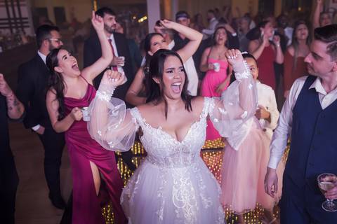 casamento-casar-cerimonia-make-noiva-noivo-vestido-terno-maquiagem-buque-vestido-daniel-custodio-fotografo-fotos-chacara-po-do-sol-uberlandia-minas-madrinha-padrinho-carro-lua-de-mel-banda-wedding-buffet-cerimonial-louge-brinde-doce-psita-dj-pista-love'