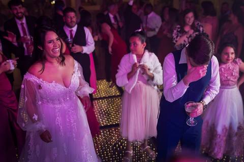 casamento-casar-cerimonia-make-noiva-noivo-vestido-terno-maquiagem-buque-vestido-daniel-custodio-fotografo-fotos-chacara-po-do-sol-uberlandia-minas-madrinha-padrinho-carro-lua-de-mel-banda-wedding-buffet-cerimonial-louge-brinde-doce-psita-dj-pista-love'