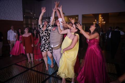 casamento-casar-cerimonia-make-noiva-noivo-vestido-terno-maquiagem-buque-vestido-daniel-custodio-fotografo-fotos-chacara-po-do-sol-uberlandia-minas-madrinha-padrinho-carro-lua-de-mel-banda-wedding-buffet-cerimonial-louge-brinde-doce-psita-dj-pista-love'