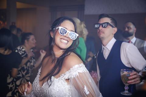 casamento-casar-cerimonia-make-noiva-noivo-vestido-terno-maquiagem-buque-vestido-daniel-custodio-fotografo-fotos-chacara-po-do-sol-uberlandia-minas-madrinha-padrinho-carro-lua-de-mel-banda-wedding-buffet-cerimonial-louge-brinde-doce-psita-dj-pista-love'