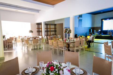 casamento-casar-cerimonia-make-noiva-noivo-vestido-terno-maquiagem-buque-vestido-daniel-custodio-fotografo-fotos-chacara-po-do-sol-uberlandia-minas-madrinha-padrinho-carro-lua-de-mel-banda-wedding-buffet-cerimonial-louge-brinde-doce-psita-dj-pista-love'