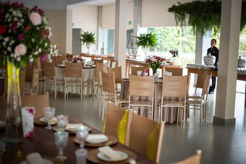 casamento-casar-cerimonia-make-noiva-noivo-vestido-terno-maquiagem-buque-vestido-daniel-custodio-fotografo-fotos-chacara-po-do-sol-uberlandia-minas-madrinha-padrinho-carro-lua-de-mel-banda-wedding-buffet-cerimonial-louge-brinde-doce-psita-dj-pista-love'