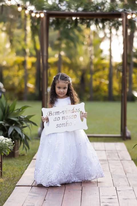 casamento-casar-cerimonia-make-noiva-noivo-vestido-terno-maquiagem-buque-vestido-daniel-custodio-fotografo-fotos-chacara-po-do-sol-uberlandia-minas-madrinha-padrinho-carro-lua-de-mel-banda-wedding-buffet-cerimonial-louge-brinde-doce-psita-dj-pista-love'