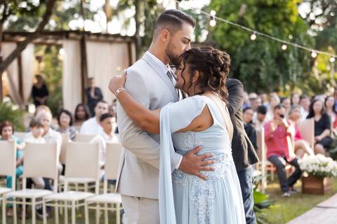 casamento-casar-cerimonia-make-noiva-noivo-vestido-terno-maquiagem-buque-vestido-daniel-custodio-fotografo-fotos-chacara-po-do-sol-uberlandia-minas-madrinha-padrinho-carro-lua-de-mel-banda-wedding-buffet-cerimonial-louge-brinde-doce-psita-dj-pista-love'