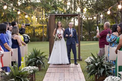 casamento-casar-cerimonia-make-noiva-noivo-vestido-terno-maquiagem-buque-vestido-daniel-custodio-fotografo-fotos-chacara-po-do-sol-uberlandia-minas-madrinha-padrinho-carro-lua-de-mel-banda-wedding-buffet-cerimonial-louge-brinde-doce-psita-dj-pista-love'