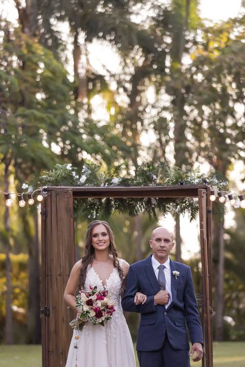 casamento-casar-cerimonia-make-noiva-noivo-vestido-terno-maquiagem-buque-vestido-daniel-custodio-fotografo-fotos-chacara-po-do-sol-uberlandia-minas-madrinha-padrinho-carro-lua-de-mel-banda-wedding-buffet-cerimonial-louge-brinde-doce-psita-dj-pista-love'