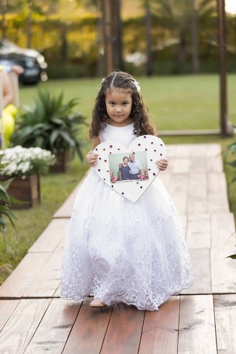 casamento-casar-cerimonia-make-noiva-noivo-vestido-terno-maquiagem-buque-vestido-daniel-custodio-fotografo-fotos-chacara-po-do-sol-uberlandia-minas-madrinha-padrinho-carro-lua-de-mel-banda-wedding-buffet-cerimonial-louge-brinde-doce-psita-dj-pista-love'